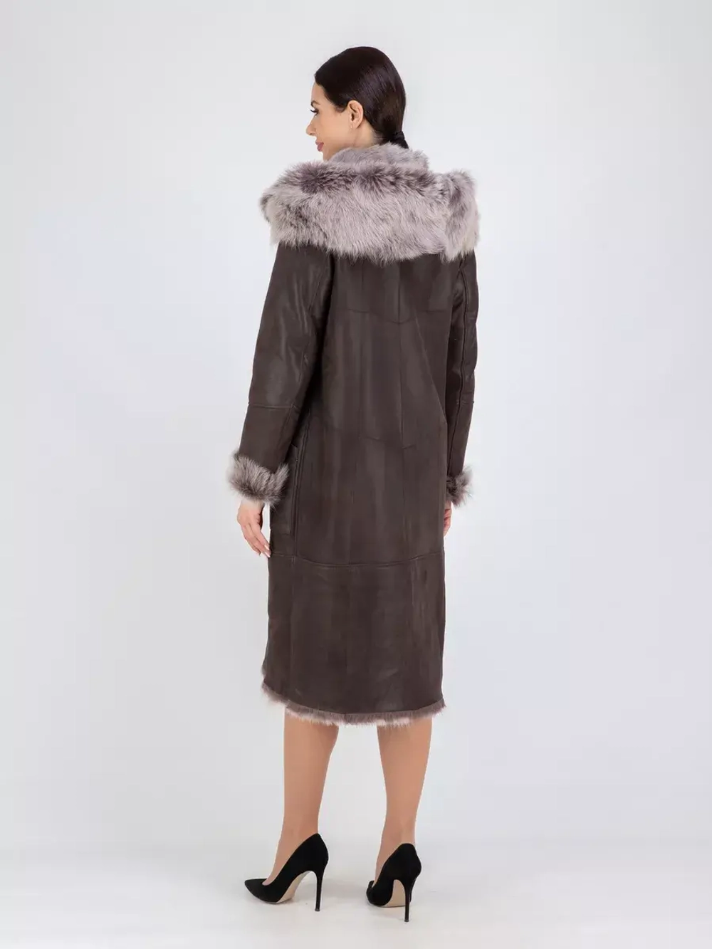 Дубленка зимняя с капюшоном натуральная