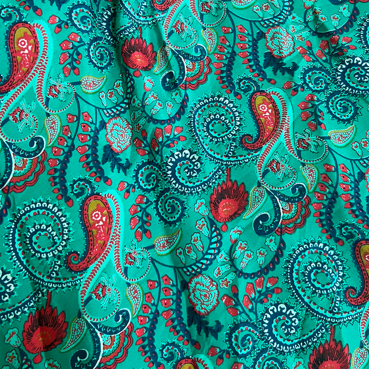 Юбка-брюки №2 морские огурцы, вензеля, красная полоса цветов на штанине цвет зеленый FREE SIZE