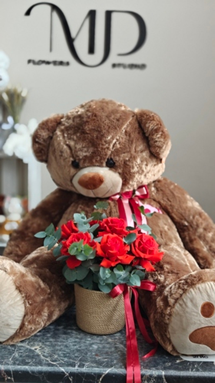 Медведь плюшевый+ композиция в джуте с французскими розами Нина
