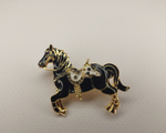 Брошка "Чёрная вороная лошадь". Символ года. Женская бижутерия, металл, чёрный цвет.