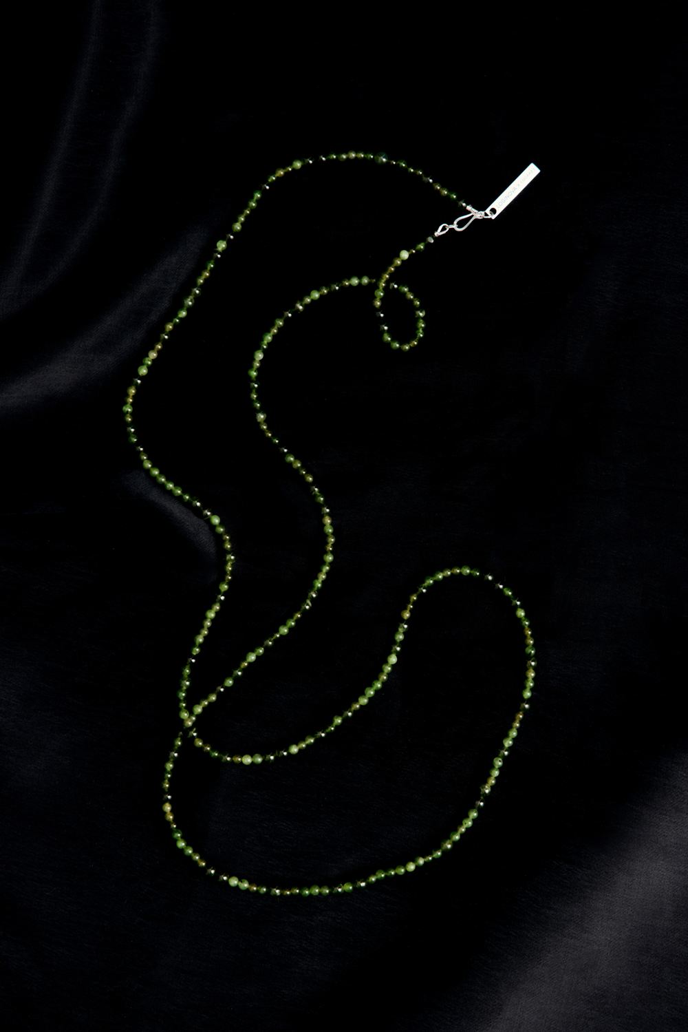 Длинные бусы Akulina из зеленого нефрита Loginova x QUARZ