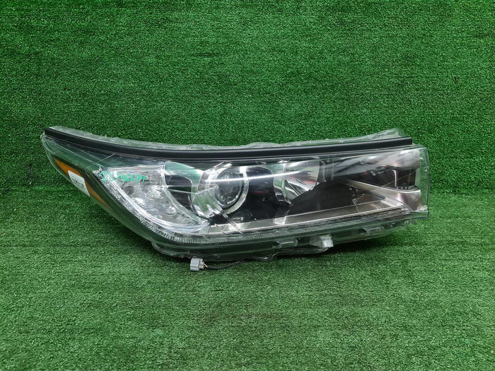 Битая Фара правая Toyota Highlander 3 U50 16-19 галоген