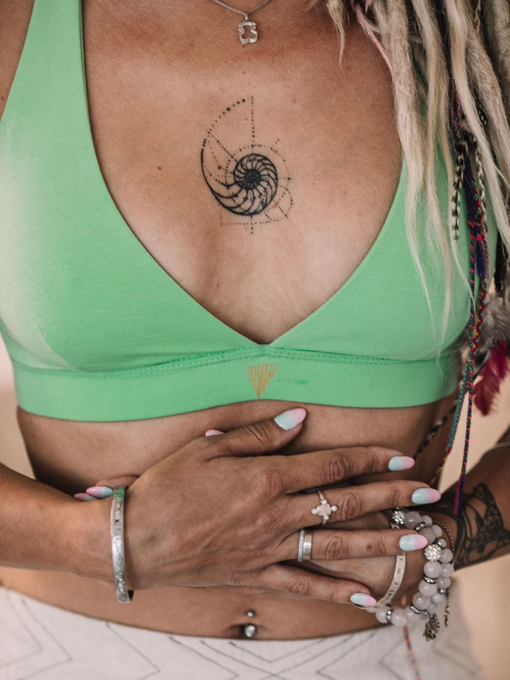 Йога-топ Atua Tino зелёный