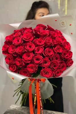 Букет из свежих красных роз