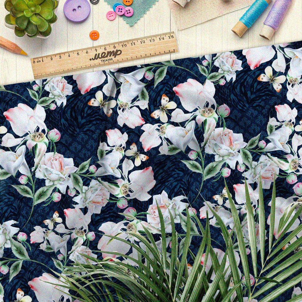 Ткань бифлекс живописные розы на синем фоне