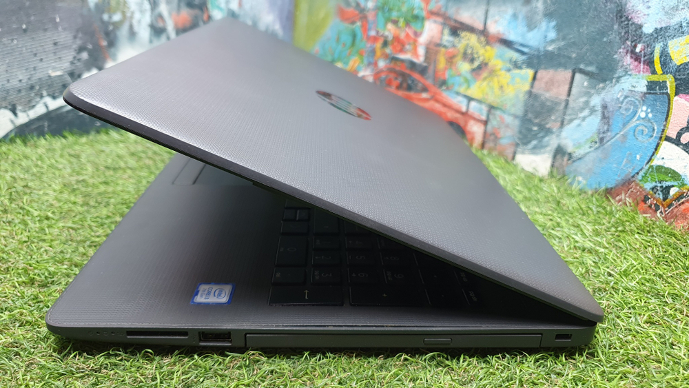 Ноутбук HP i3-7/8Gb