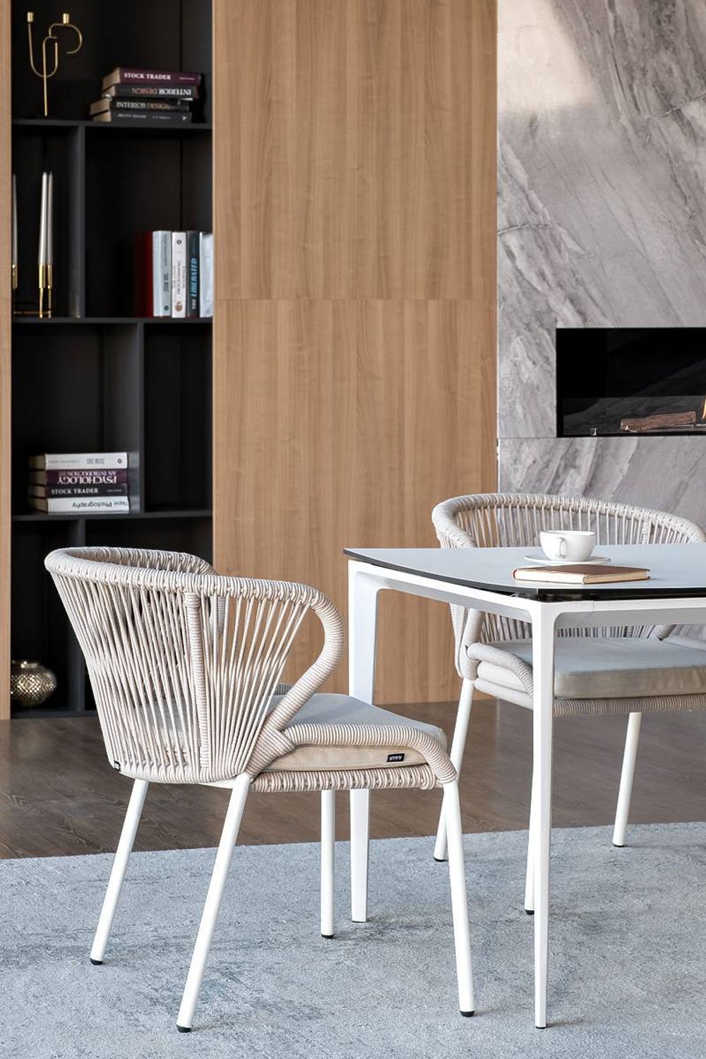 "Малага" обеденная группа на 4 персоны со стульями "Милан", каркас белый, роуп бежевый