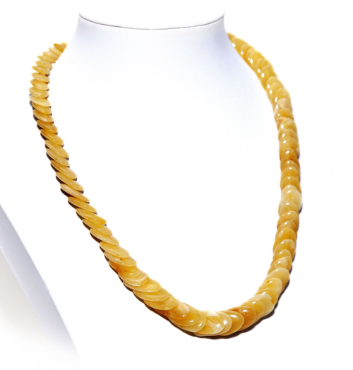 Бусы из натурального цельного янтаря "Чешуйки", длина 50 см, бусины до 15 на 10 мм.