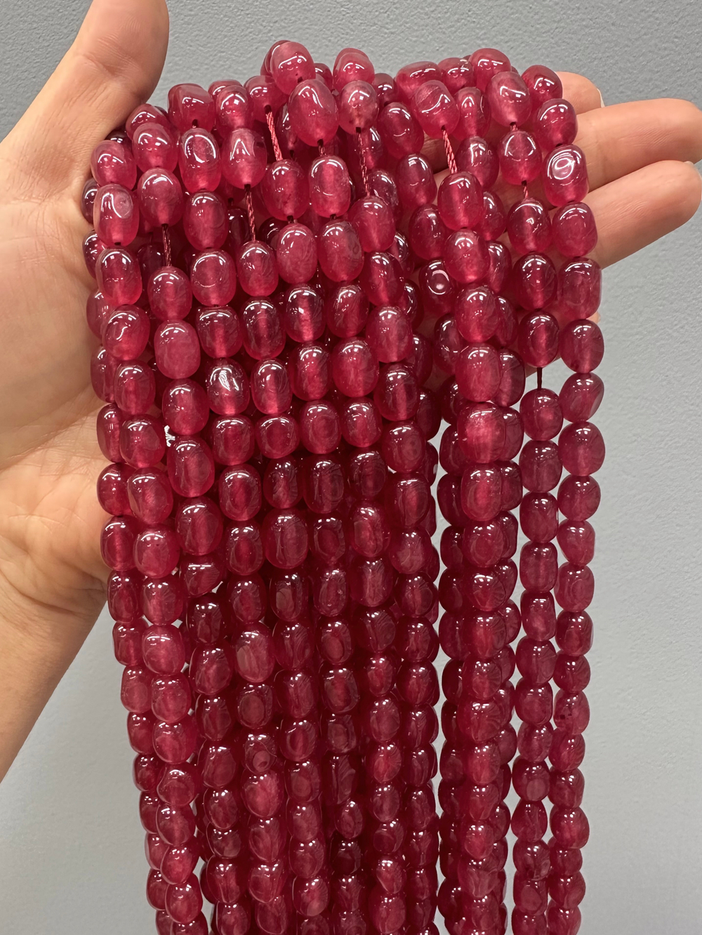 Нить бусин из тонированного кварца 7-8мм (галтовка)