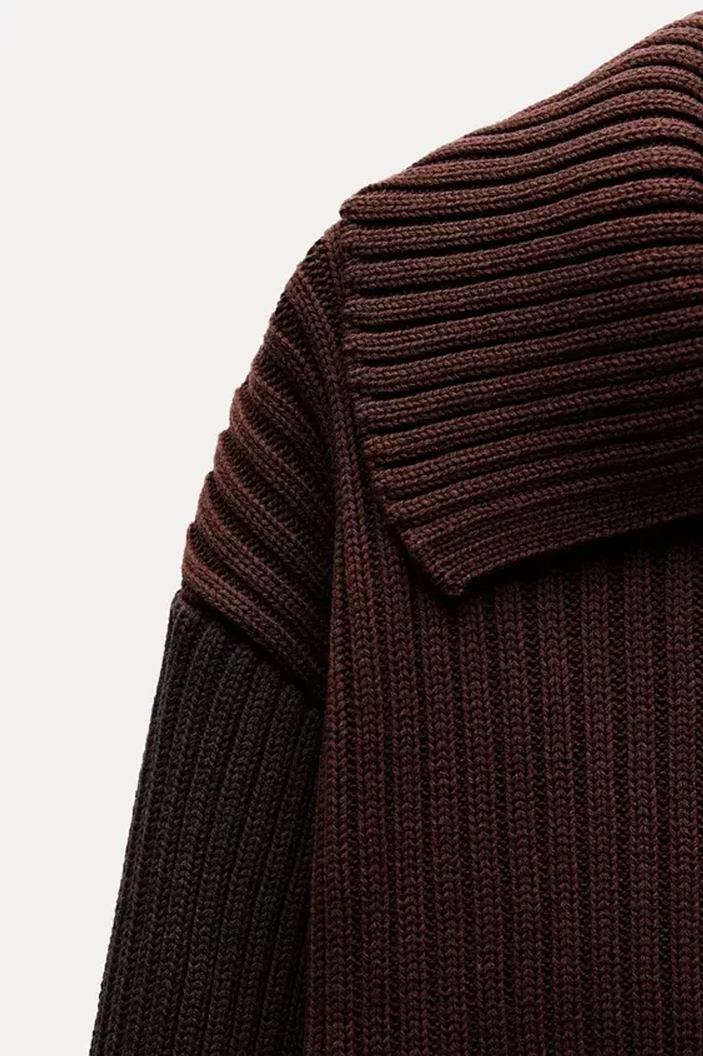 ZARA УКОРОЧЕННЫЙ СВИТЕР ИЗ РИФЛЕНОГО ТРИКОТАЖА, КОРИЧНЕВЫЙ