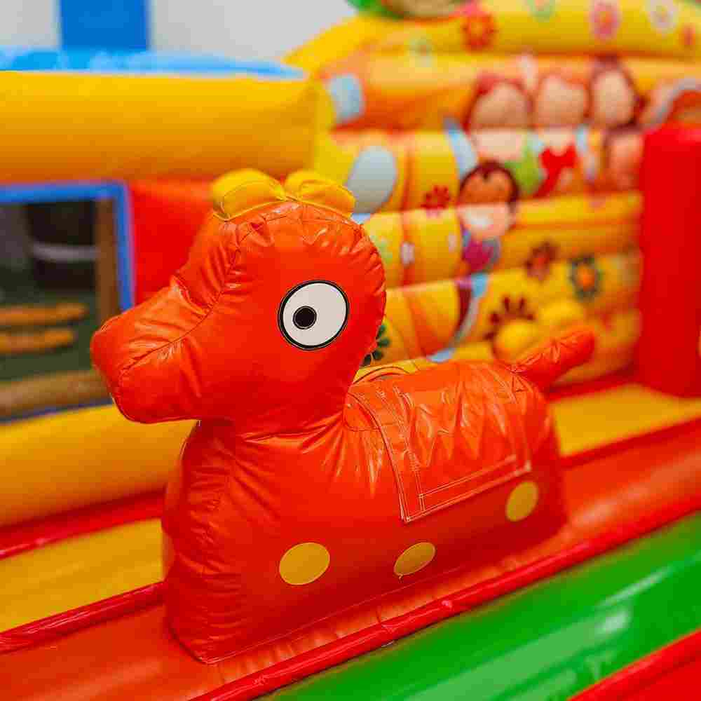 Коммерческий надувной батут «Сафари-экскурсия 2», с горкой 5*4*2,8 м