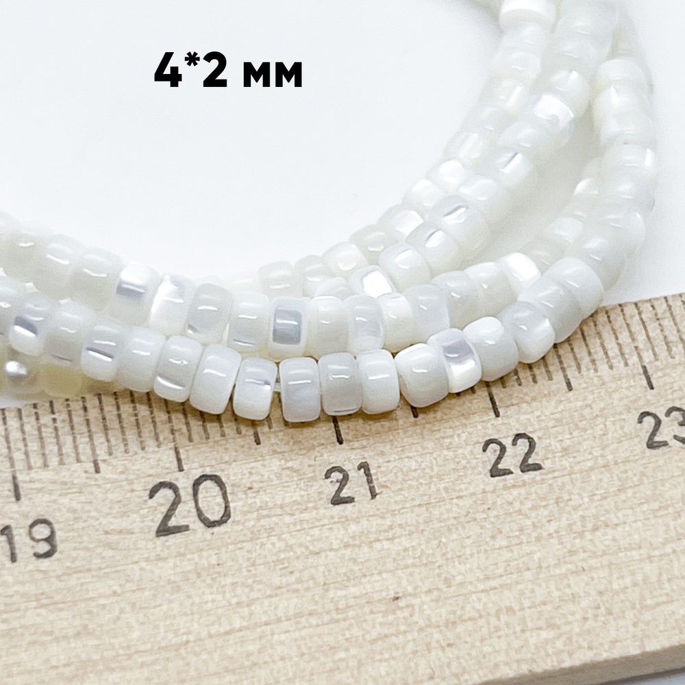 Перламутр, размер около 3,9*2,4 мм, цена за 42-43 шт (1/4 нити)