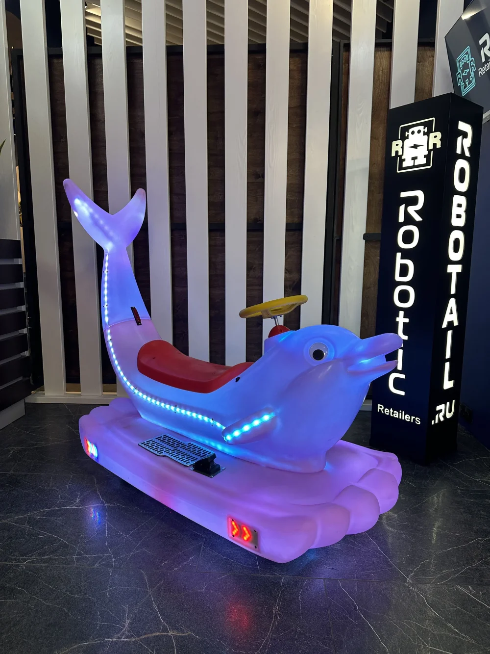Прокатный аттракцион «Световой дельфин» Электромобиль (съемный хвост)