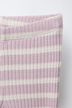 ZARA КОМПЛЕКТ ИЗ ФУТБОЛКИ И РАСКЛЕШЕННЫХ ЛЕГИНСОВ В РУБЧИК В ПОЛОСКУ, СВЕТЛАЯ МАЛЬВА