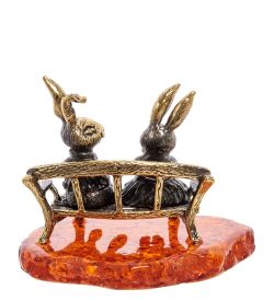 Народные промыслы AM-2217 Фигурка «Парочка зайчат» (латунь, янтарь)