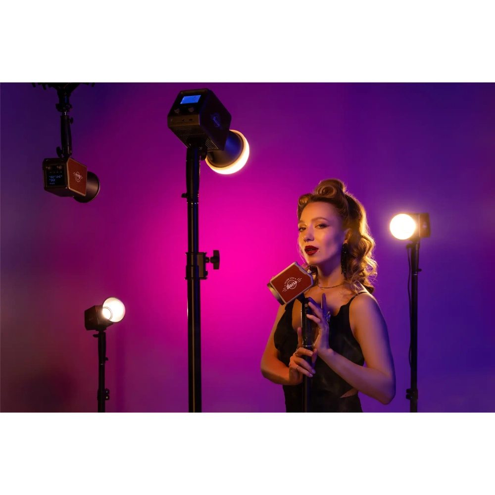 Осветитель светодиодный Falcon Eyes Retro 100R RGB аккумуляторный