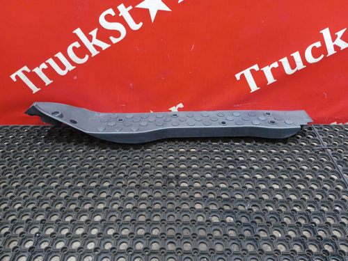 Накладка порога правая 2023г