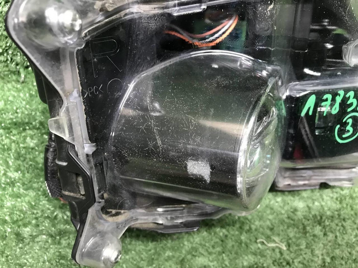 ПТФ правая Toyota Land Cruiser 300 (2021-н.в.)