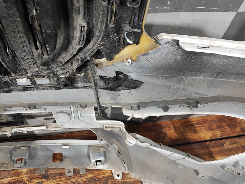 Бампер передний + решетка радиатора Geely Monjaro 21-нв Б/У Оригинал 6010173200