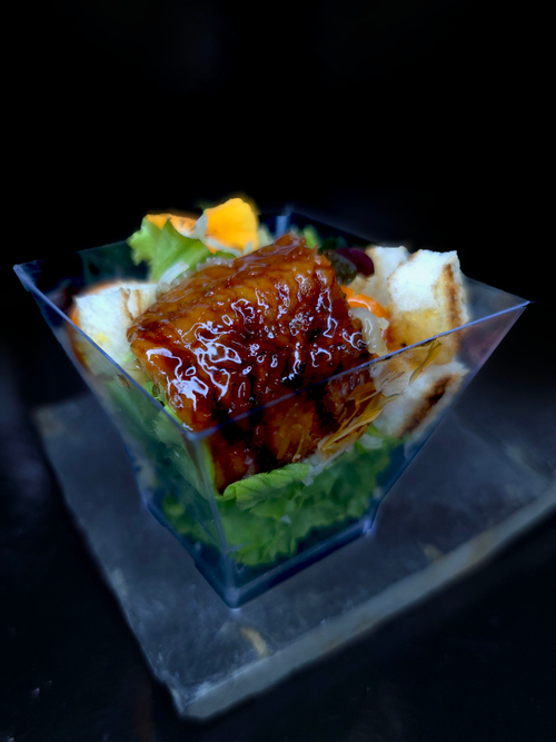 Салат Цезарь с угрем