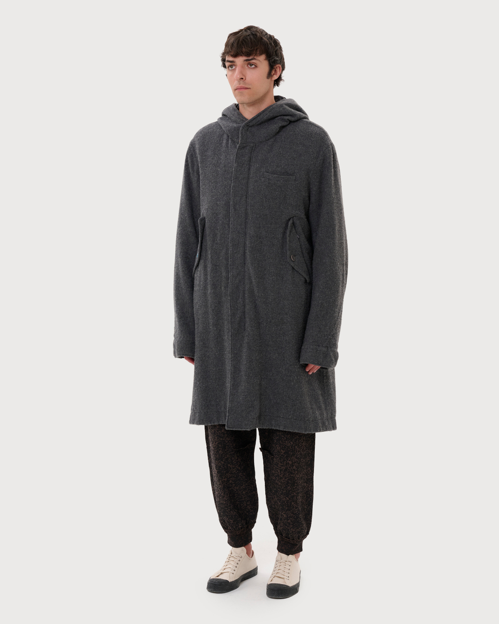 UNDERCOVER ПАЛЬТО СЕРОЕ С КАПЮШОНОМ ИЗ ШЕРСТИ