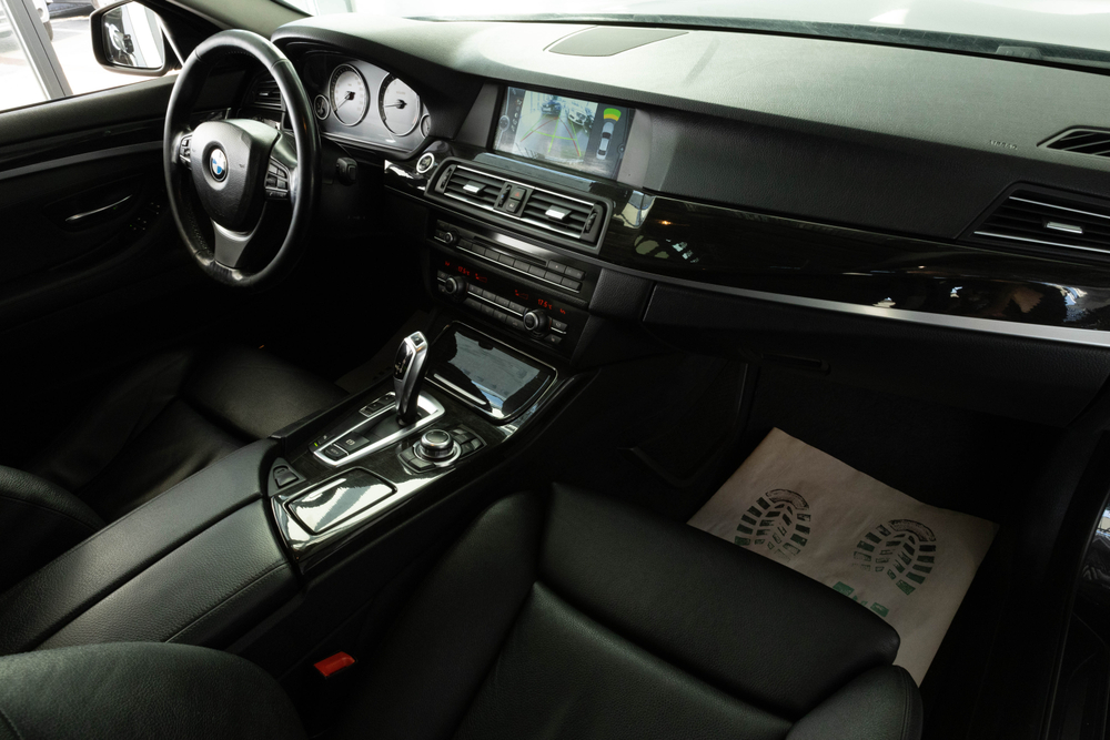 BMW 5-Series, 2011 год
