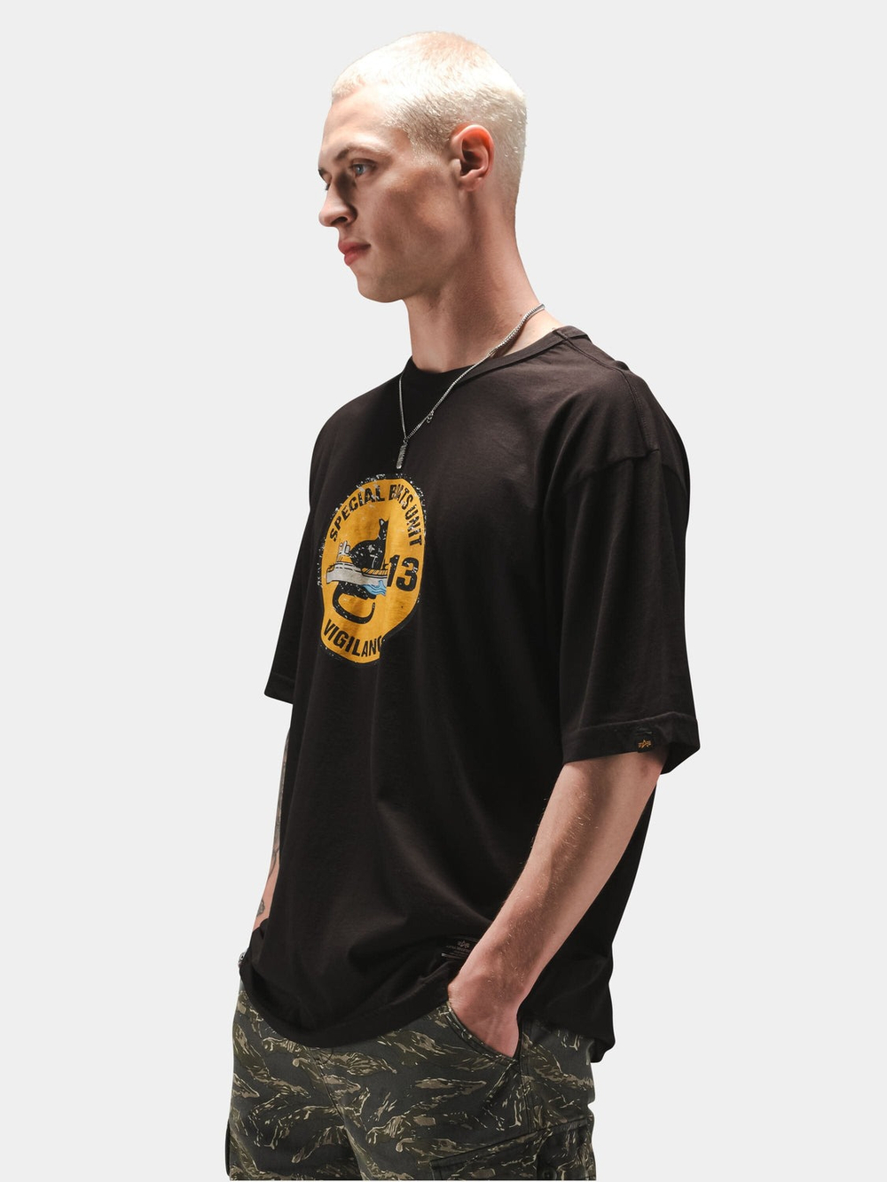 Футболка мужская ALPHA INDUSTRIES RELAXED BLACK CAT TEE