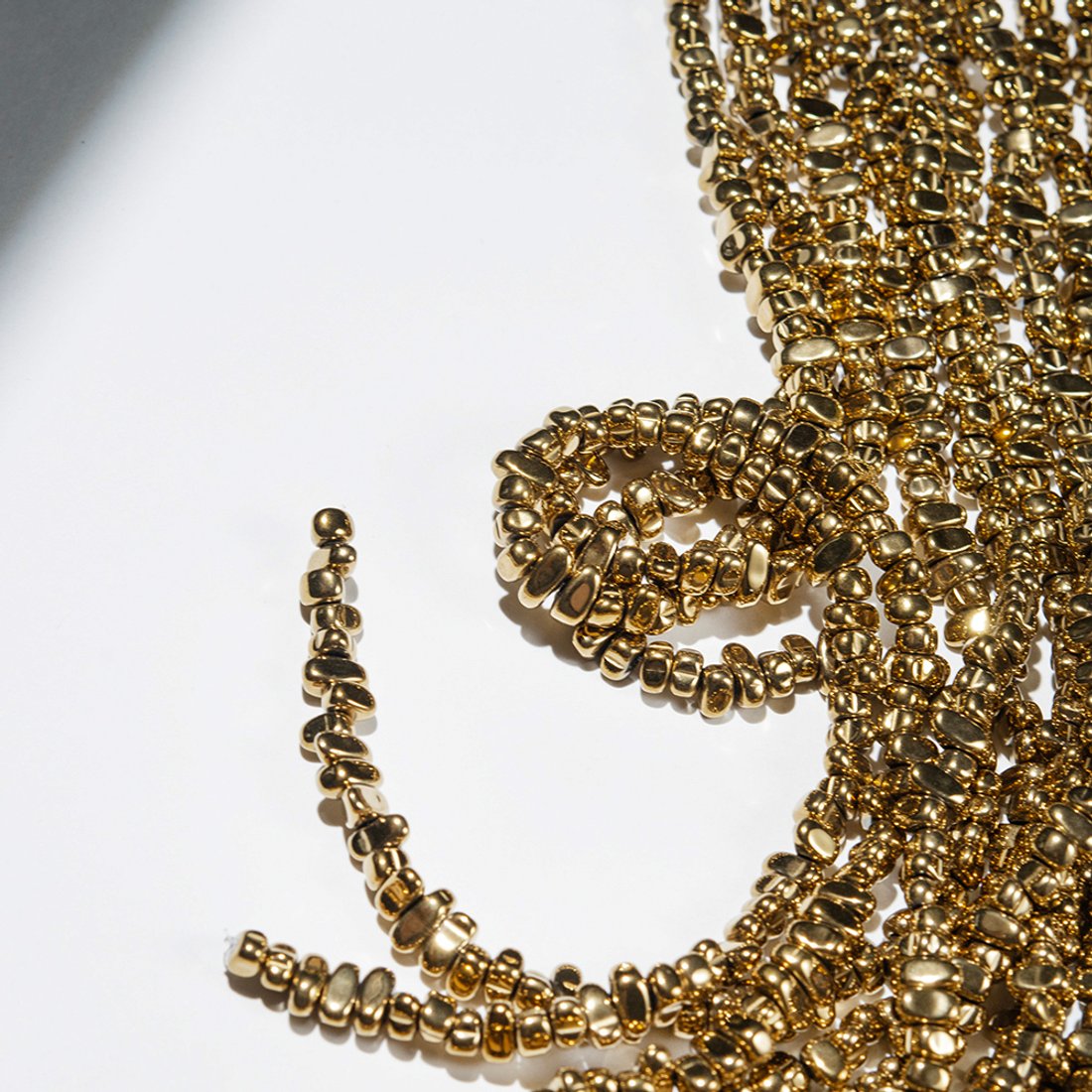 Гематин (гематит), оттенок "Яркое золото", фриформ 5-8мм