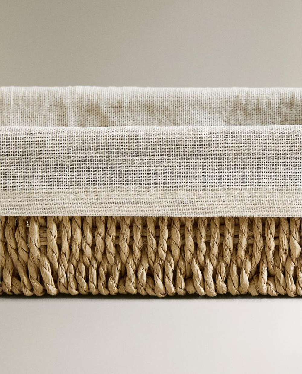 ZARA HOME ПРЯМОУГОЛЬНАЯ КОРЗИНА С ТЕКСТИЛЬНОЙ ПОДКЛАДКОЙ, СВЕТЛО-БЕЖЕВЫЙ
