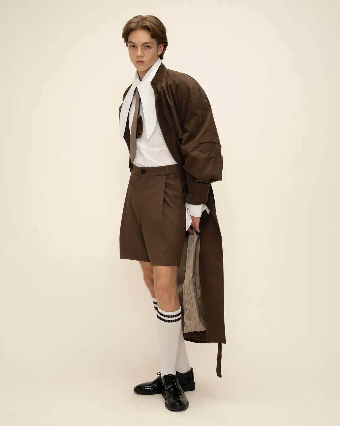 Коричневый тренч 