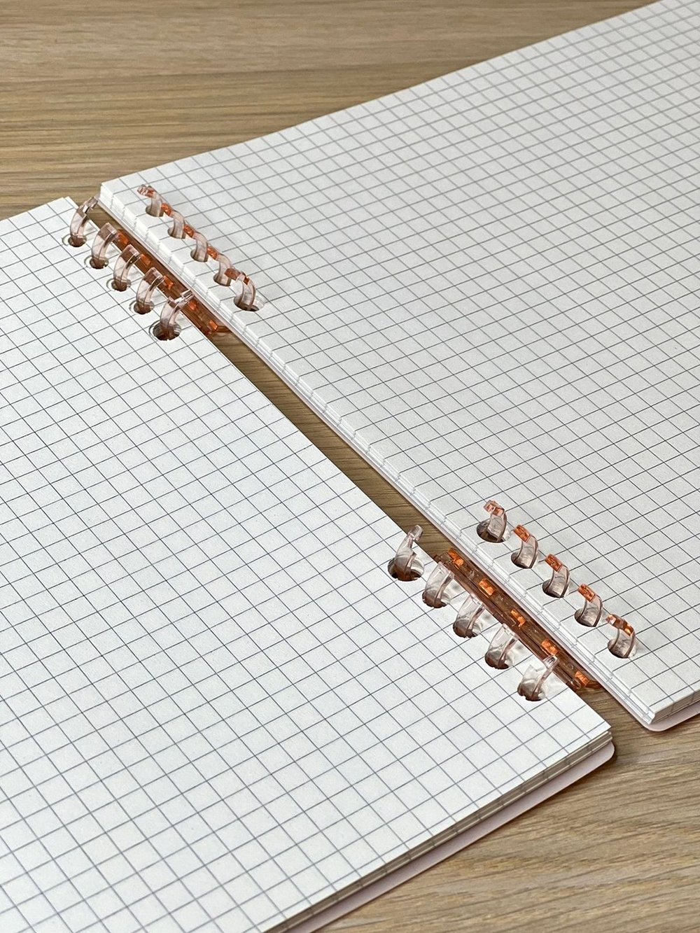 Блокнот квадратный в клетку 60л 195х210 мм розовый (8808-016)