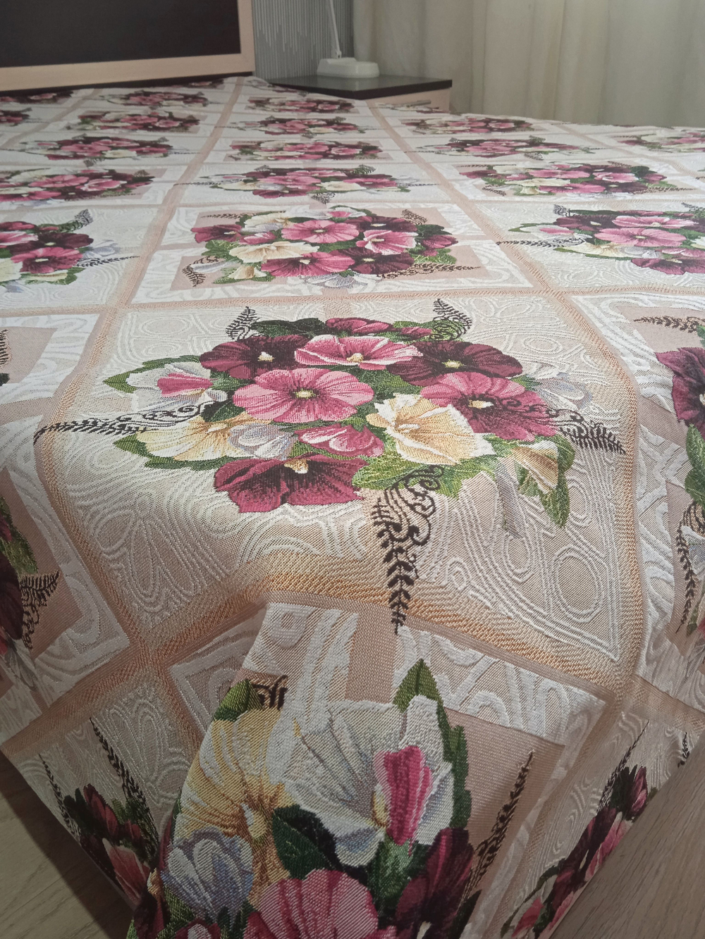 Покрывало гобеленовое Букетик с мальвами 2-спальный (180х200)