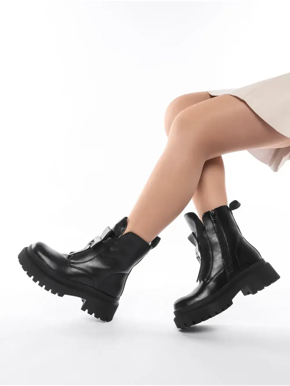 Зимние ботинки на высокой платформе