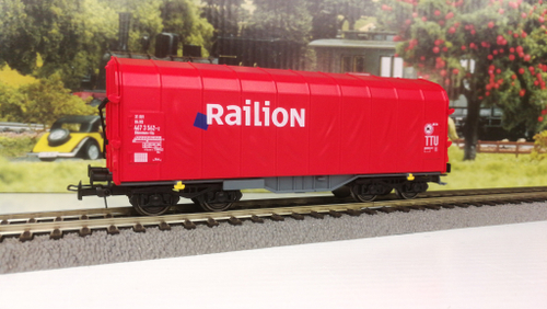Вагон крытый брезентом Railion, красный, H0