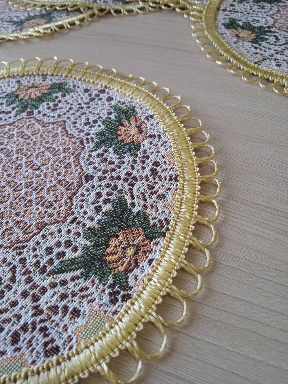 Набор гобеленовых салфеток Кружево (цветы) D20 см 6 шт