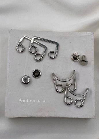 Крючок на стойку воротника с хольнитенами серебро