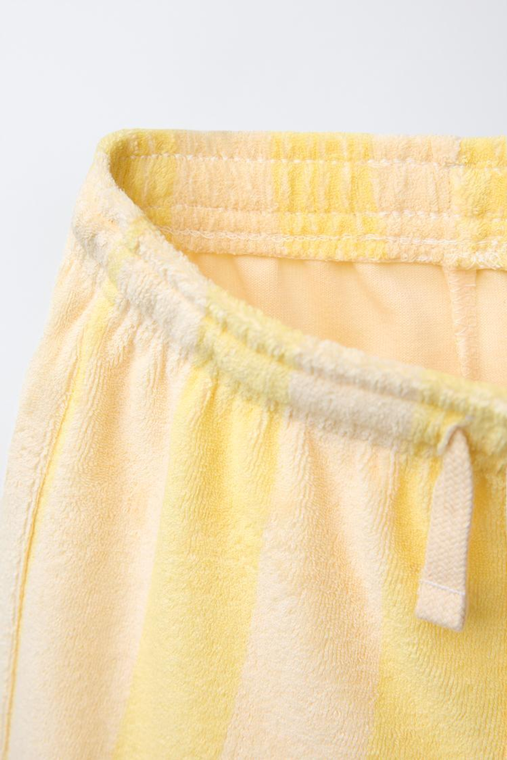 ZARA ШОРТЫ-БЕРМУДЫ ИЗ МАХРОВОЙ ТКАНИ В ПОЛОСКУ, ЖЕЛТЫЙ