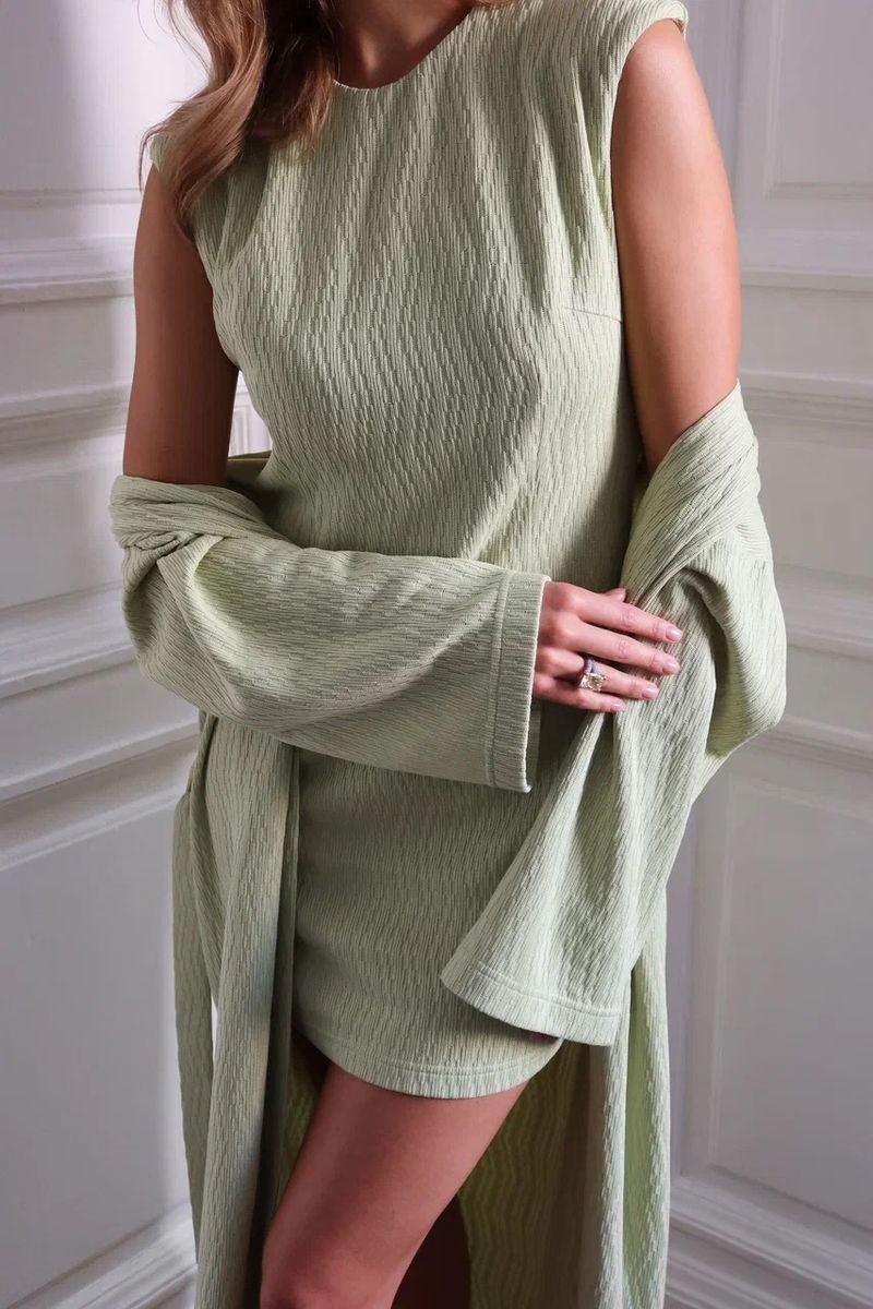 Платье из фактурного трикотажа мини салатовое