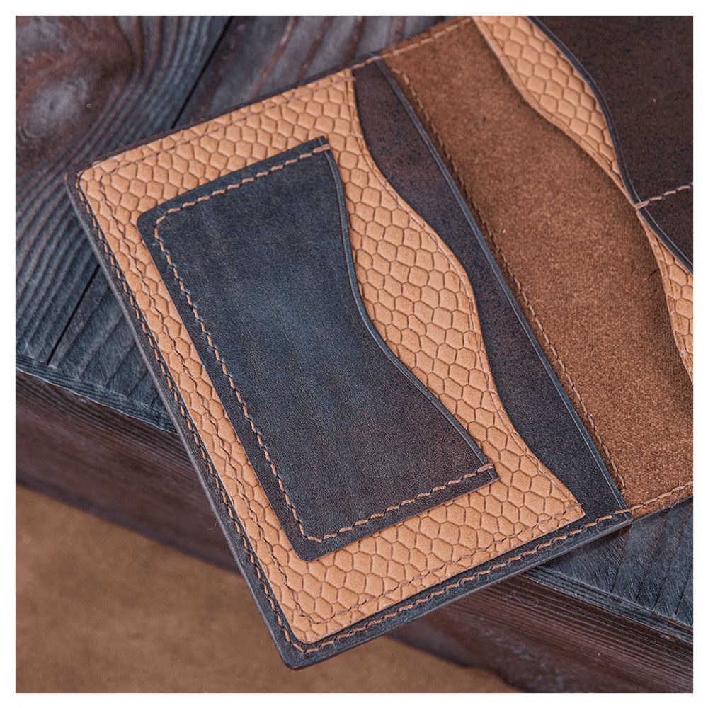 Кожаная обложка на паспорт «Сохатый»