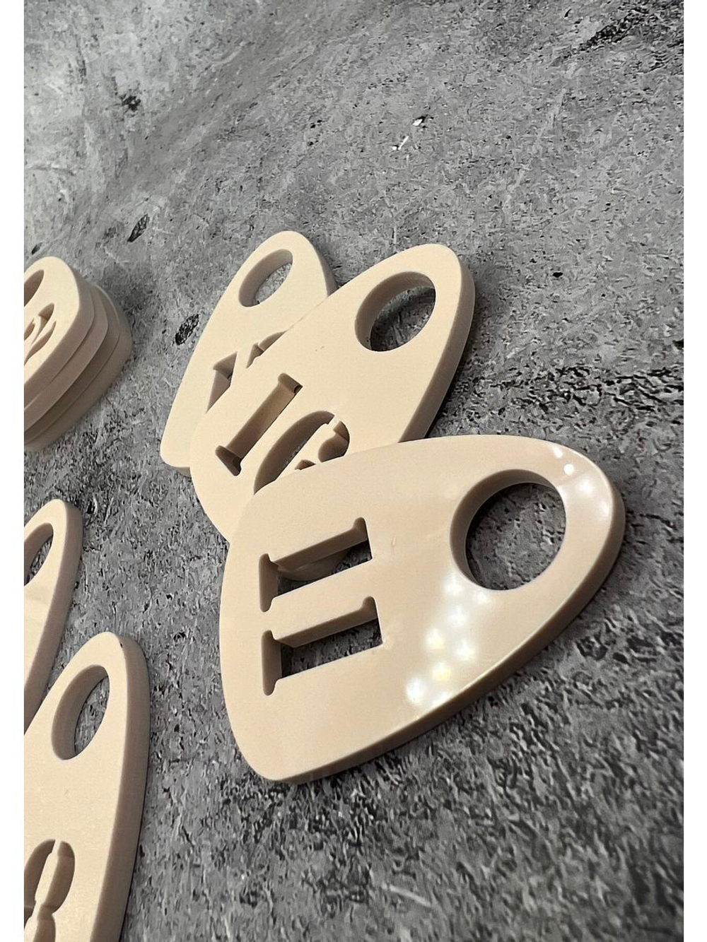 Номерки для гардероба прорезные