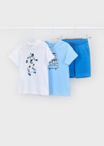 две футболки с шортами