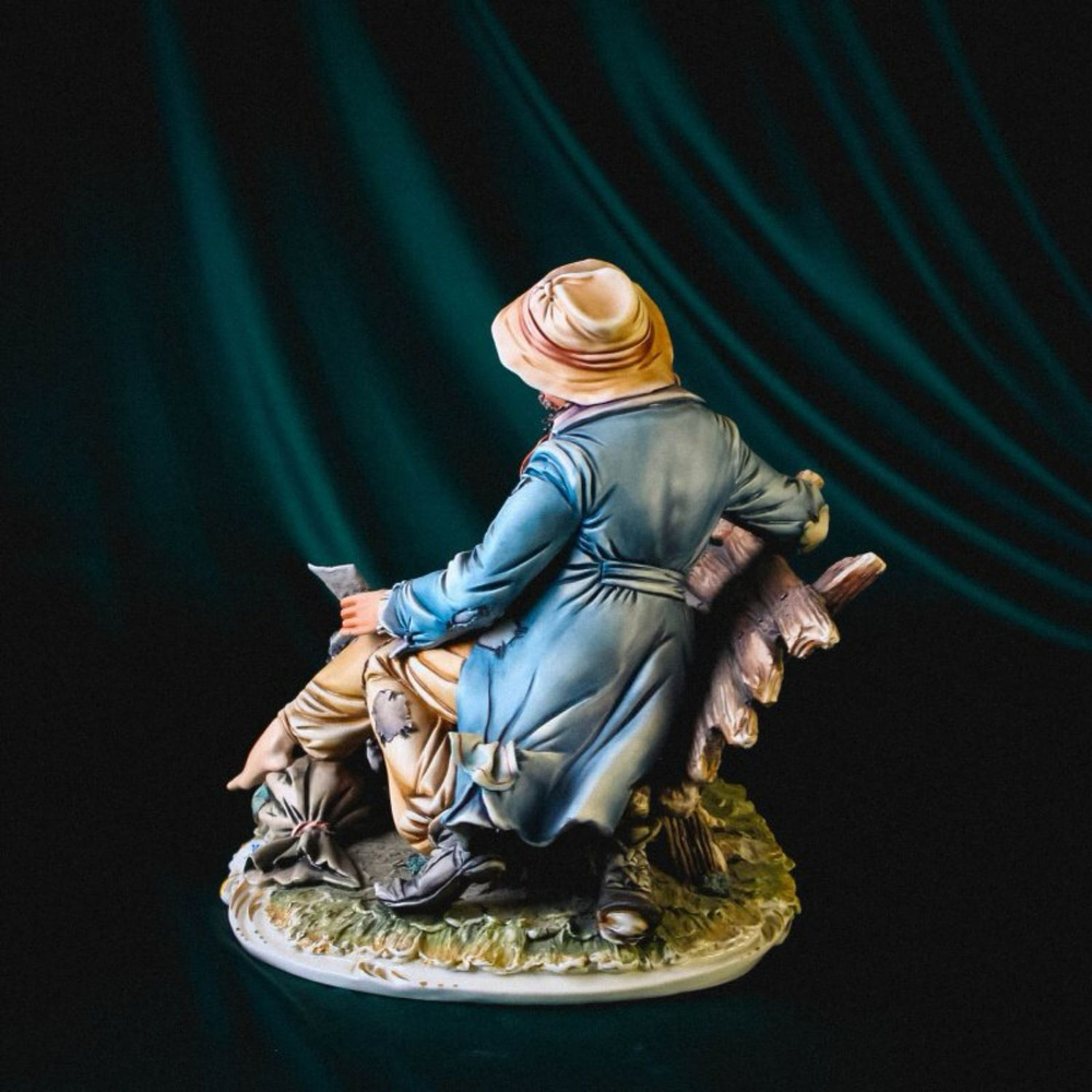Винтаж: Фарфоровая мануфактура Capodimonte «Отдых на лавочке»