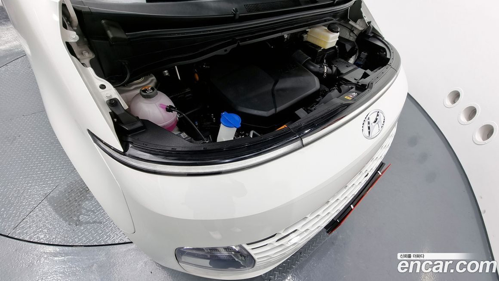 Hyundai Staria Cargo 3-х местный (04.2023)