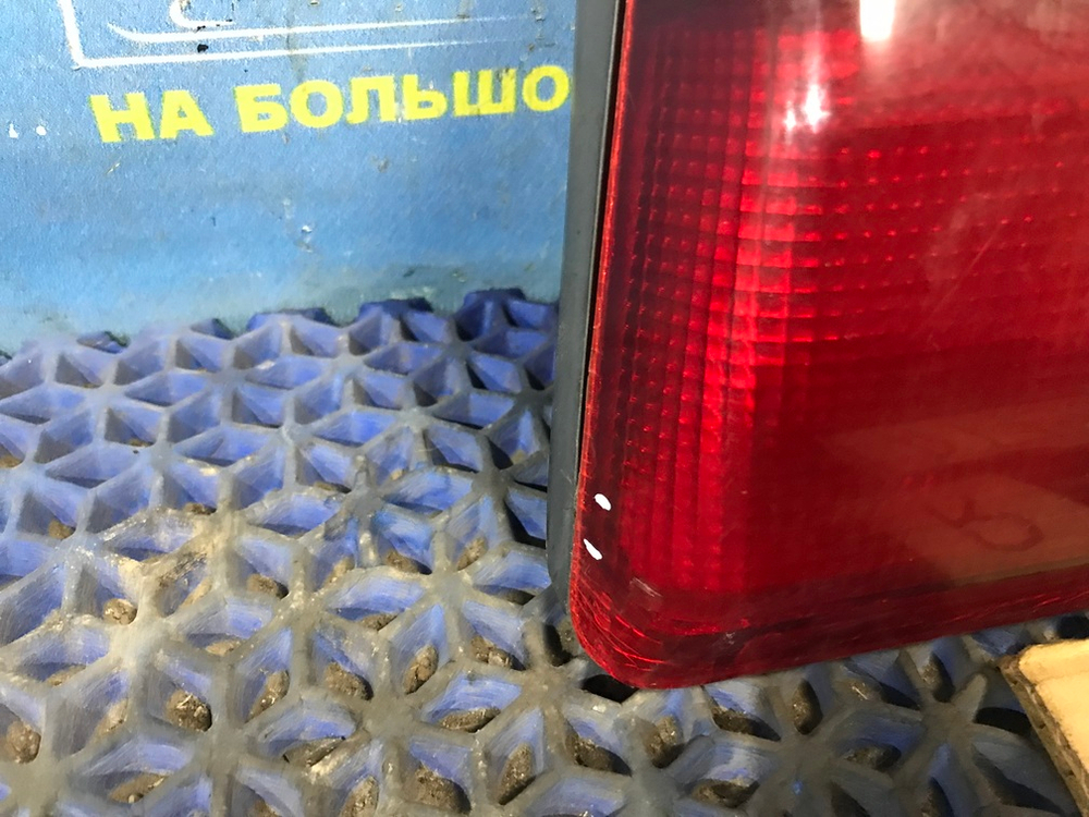 Вставка багажника правая TOYOTA CARINA E 1996