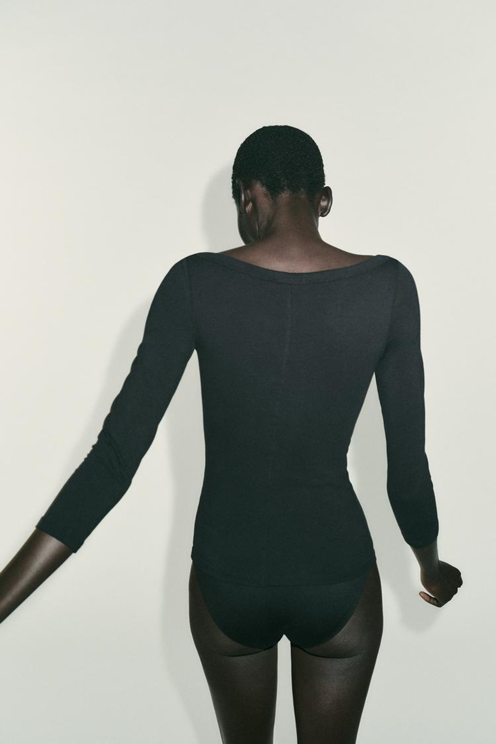 ZARA ФУТБОЛКА С ВЫРЕЗОМ «ЛОДОЧКА», ЧЕРНЫЙ