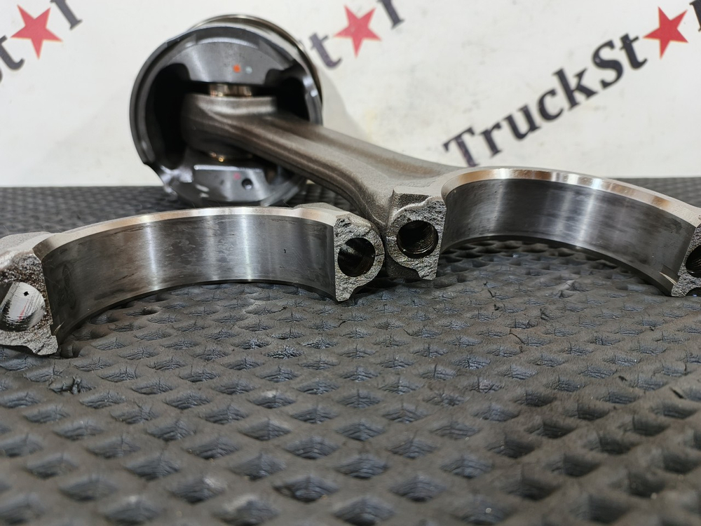 Поршень с шатуном