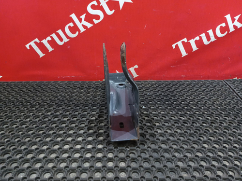 Кронштейн замка кабины левый 2016г