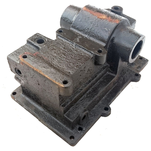 Корпус гидробака Уралец (гидрораспределитель крепится на 3 болта)