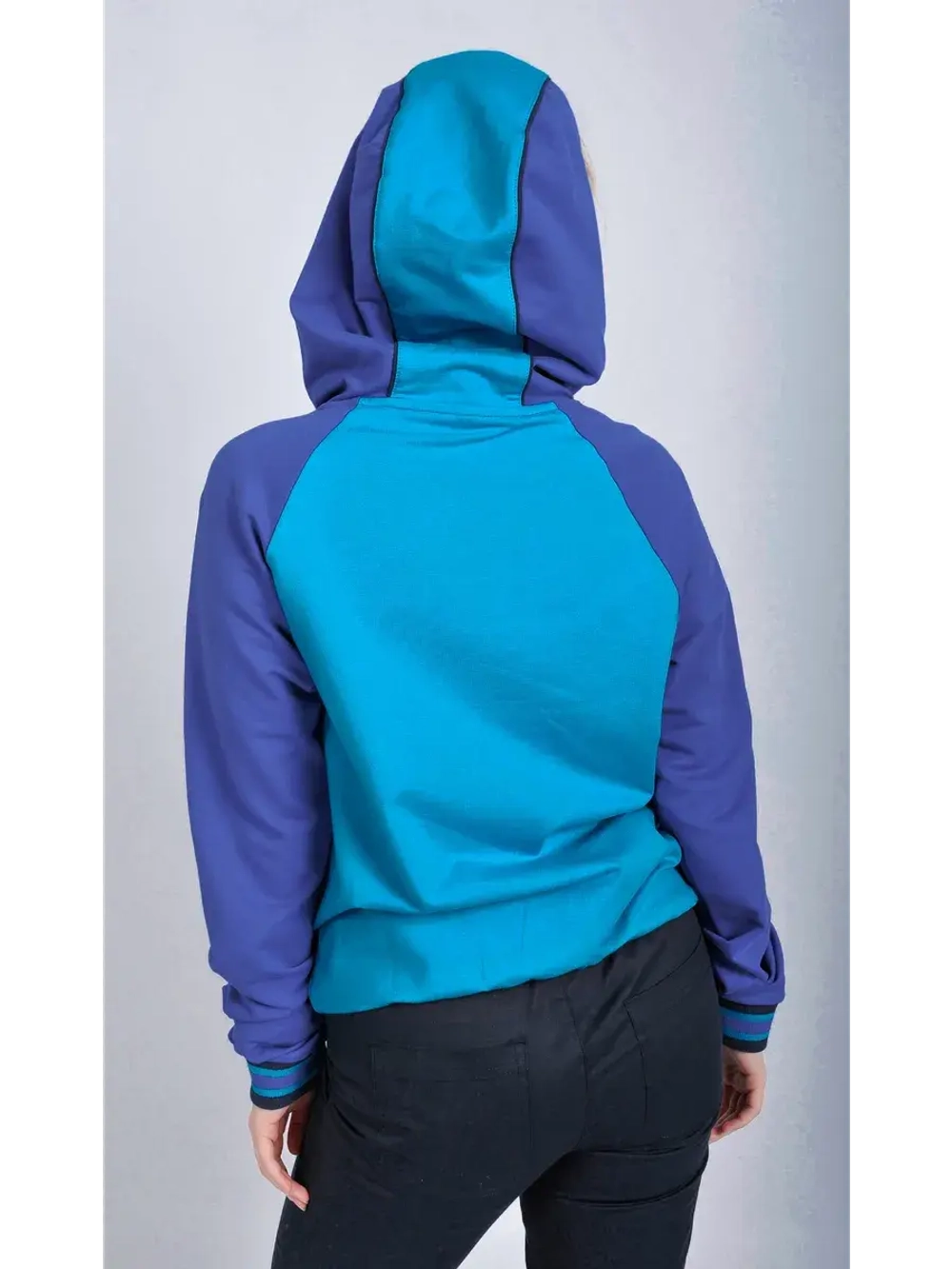 Толстовка с капюшоном