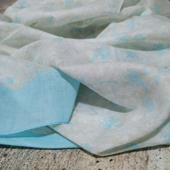 Платок материал Хлопок 100% "Цветы" цвет кремовый с голубым 90x90 см.